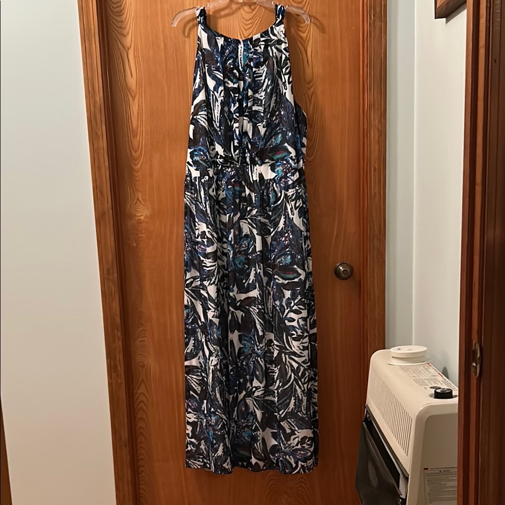 Jones Studio maxi halter dress size 24W. Lovely abstract print. Smoke free home.